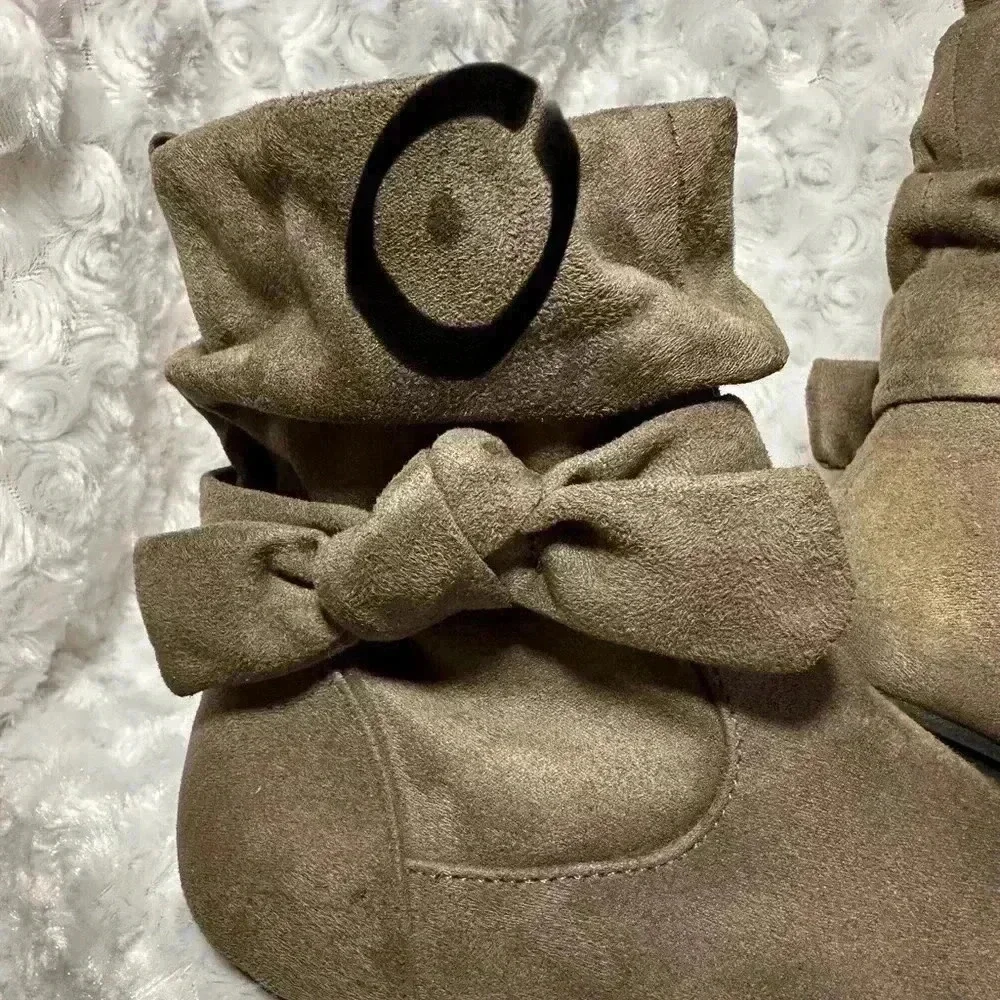 Parker & Sky Toddler‎ Girls Size 13 Color Taupe Bow Slouch Boots